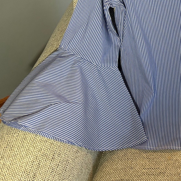 ✨Host pick ✨Ladies Blue & White Stripe Floral Embroidered Bell Sleeve To… - Picture 9 of 16